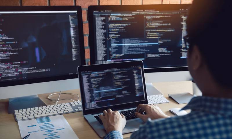 数据科学选型：R与Python如何赋能九龙县网站建设？